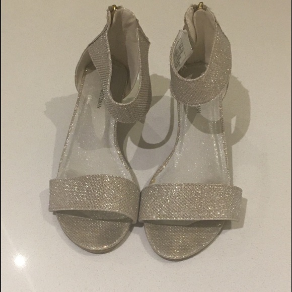 Stuart Weitzman Gold Heels - Picture 1 of 10